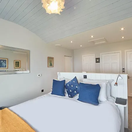 Host & - Fairview House *